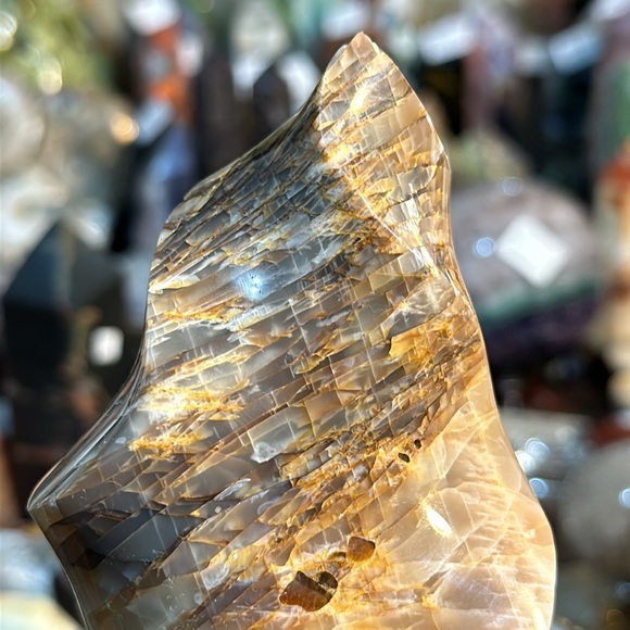 🎄SALE🎄Peach Moonstone Crystal Flame Carving With Flash! - Picture 10 of 12